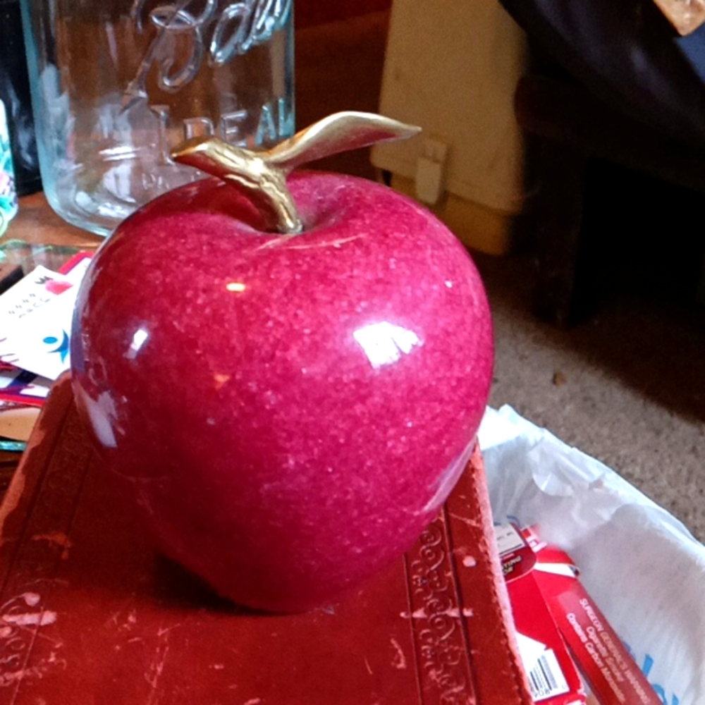 Vintage Red Apple Realistic Polished Stone Marble Alabaster - Picture 1 of 4